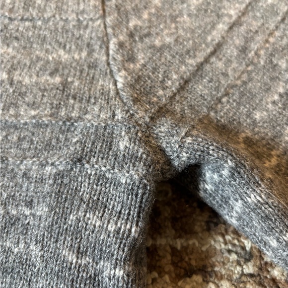 Vintage Columbia Women’s Large Shetland Wool Grey Sweater V Neck Blue Floral - Picture 5 of 6